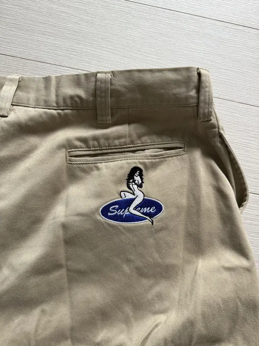 パンツ Supreme 23ss Chino Pant 32 Khaki Pin up Supreme 23ss Chino Pant 32 Khaki Pin up Supreme(シュプリーム